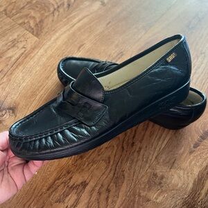 SAS Women's Elegant Black Leather Loafers 10 Slim